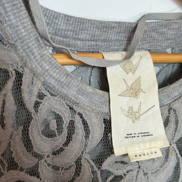 Paper Crane gray lace layering shirt from Anthropologie - Picture 3 of 4